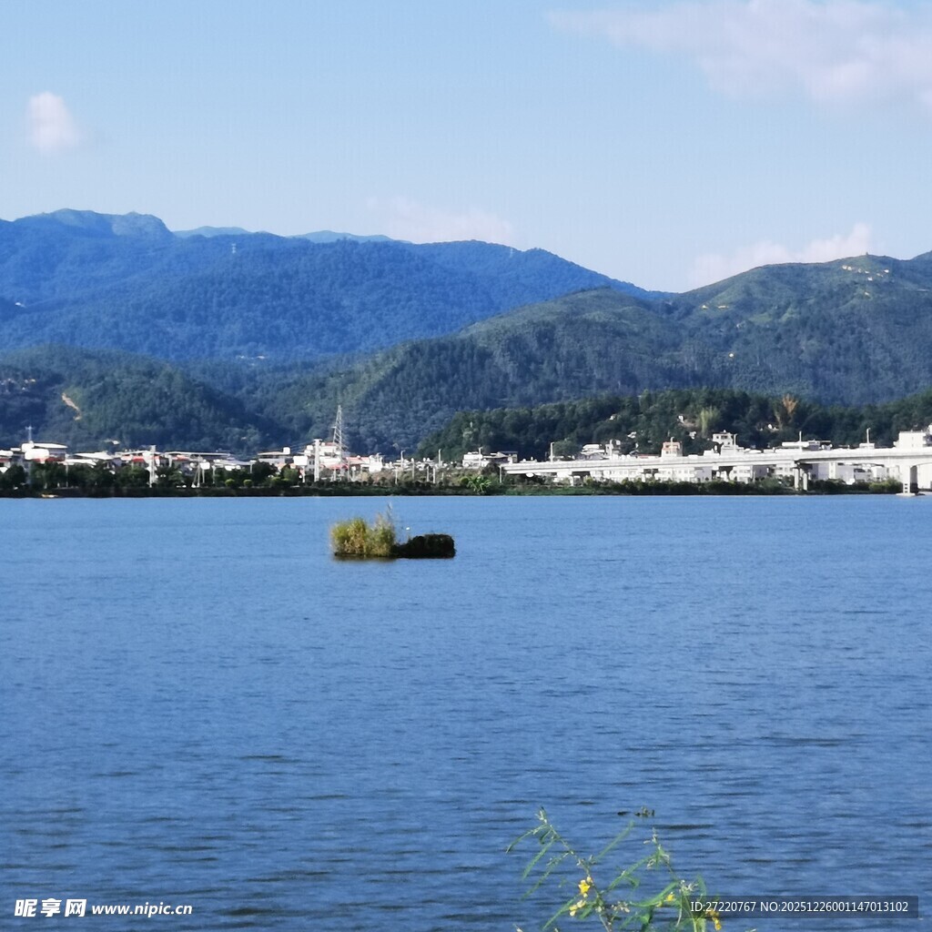 湖畔山水风光美景