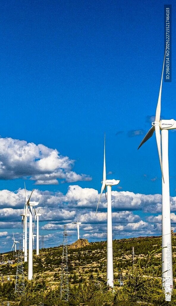 蓝天草原上的风力发电机组