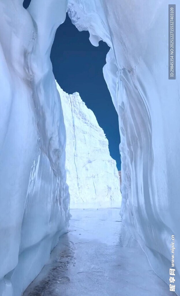 冰洞奇观