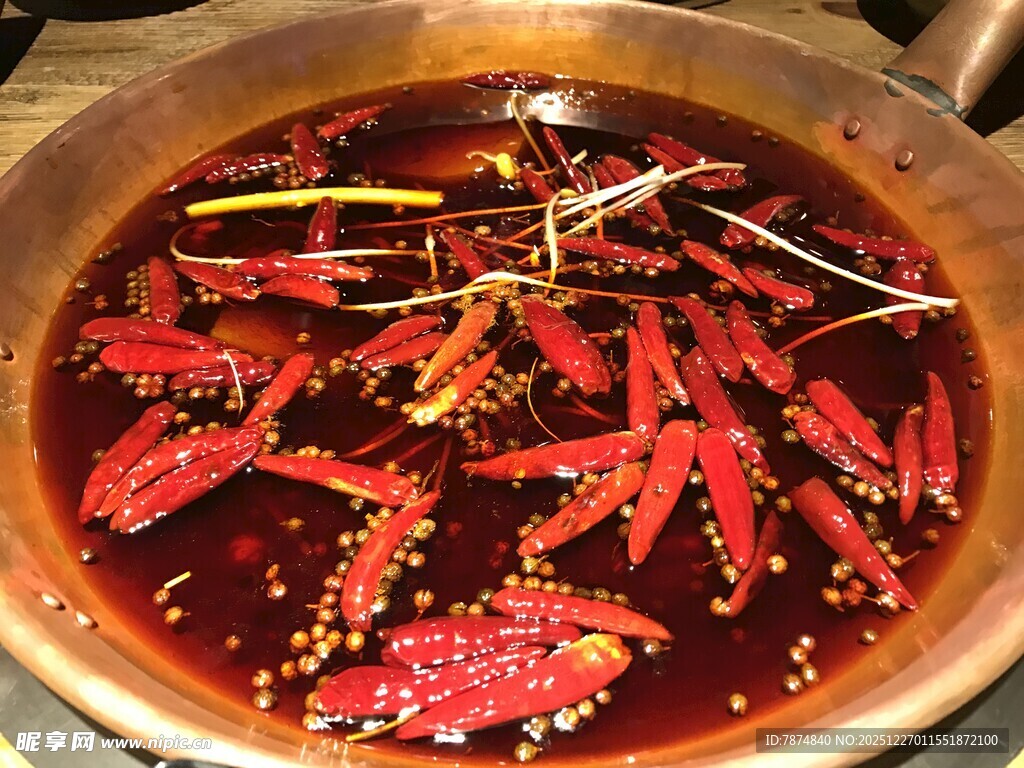 麻辣鲜香的红汤火锅底料