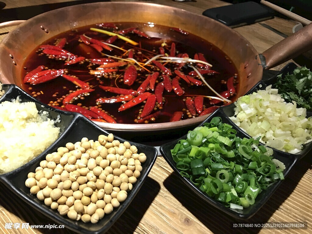 麻辣火锅食材准备就绪