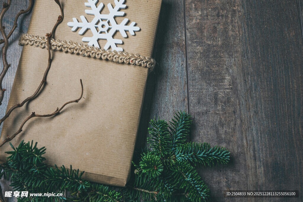 圣诞风包装礼物与装饰