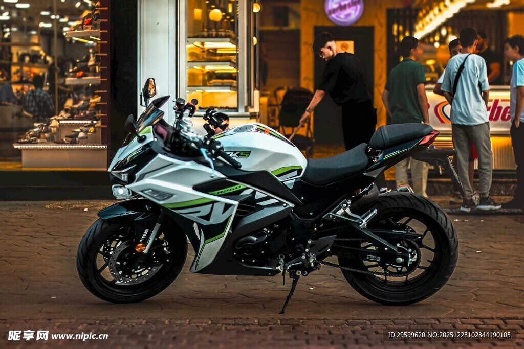 炫酷街头摩托车