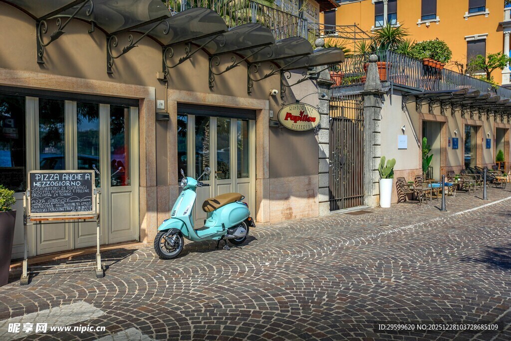 欧洲街头的复古风情小店