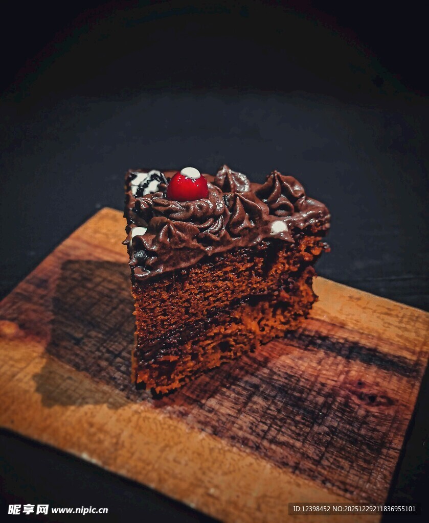 美味巧克力蛋糕切片