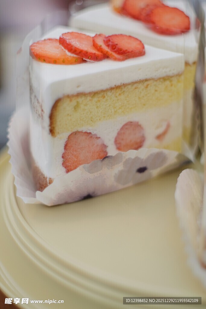 草莓夹心美味蛋糕