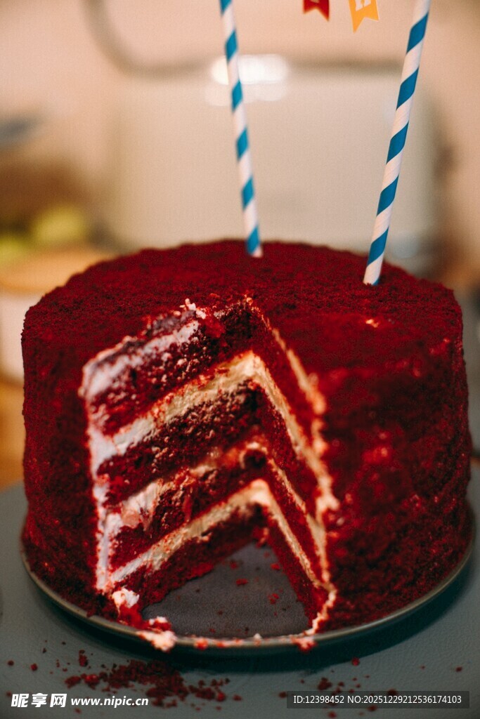 美味红丝绒蛋糕切片