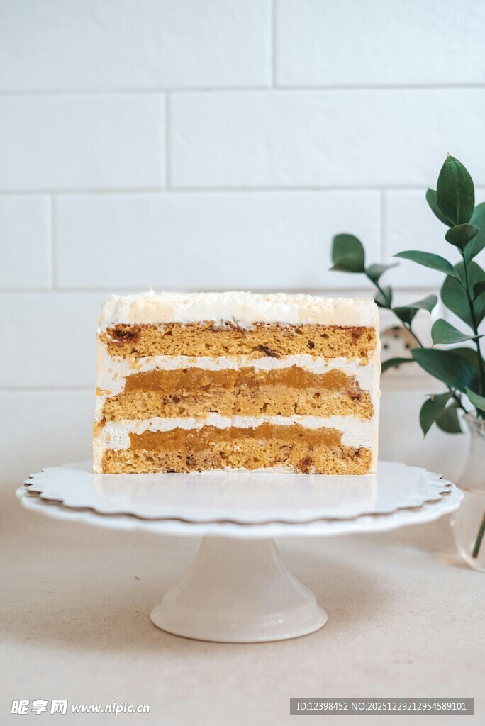 三层美味夹心蛋糕展示