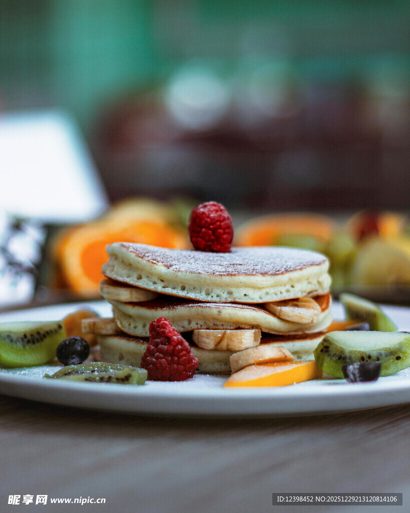 美味水果松饼早餐拼盘