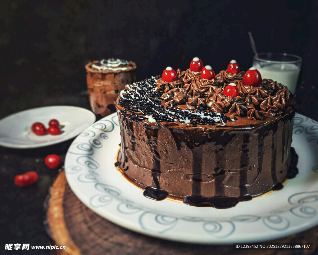 美味巧克力蛋糕诱人呈现
