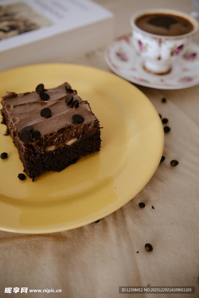 美味巧克力布朗尼配咖啡