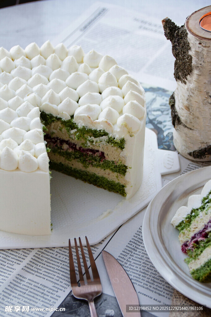 美味多层奶油夹心蛋糕