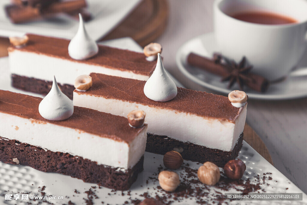 美味巧克力慕斯甜点