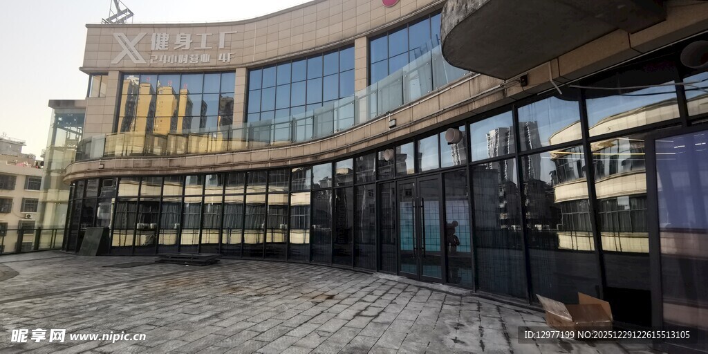 现代风格的商业建筑外观