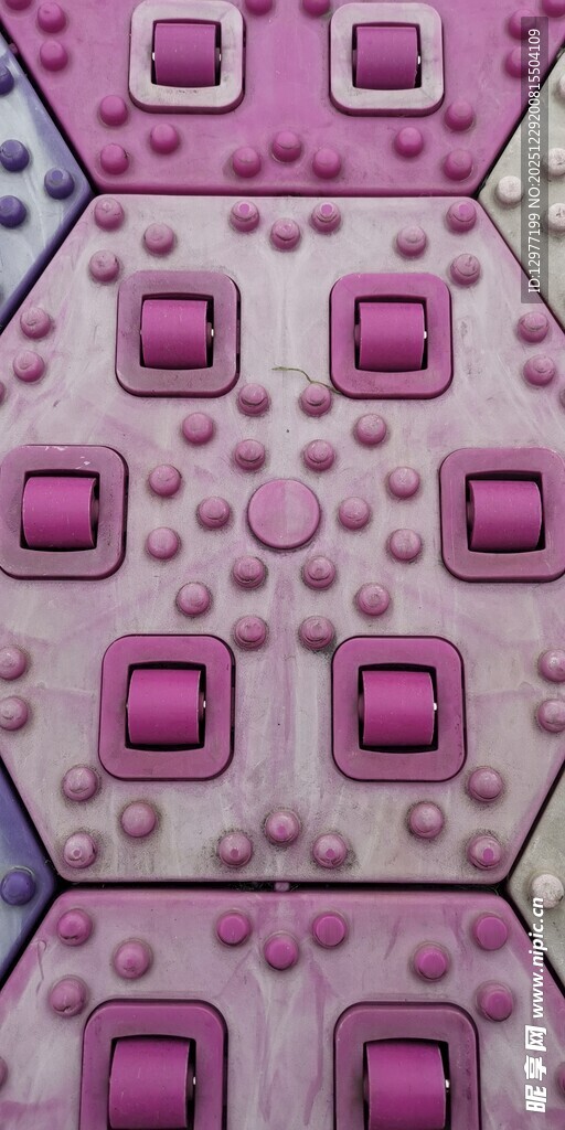 粉色几何图案立体装饰设计