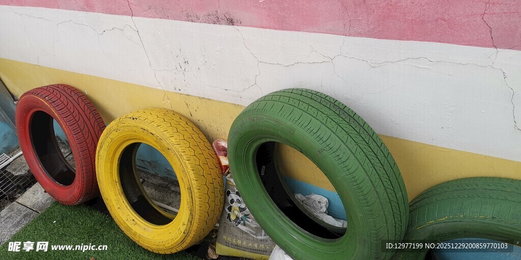 多彩废旧轮胎装饰景观