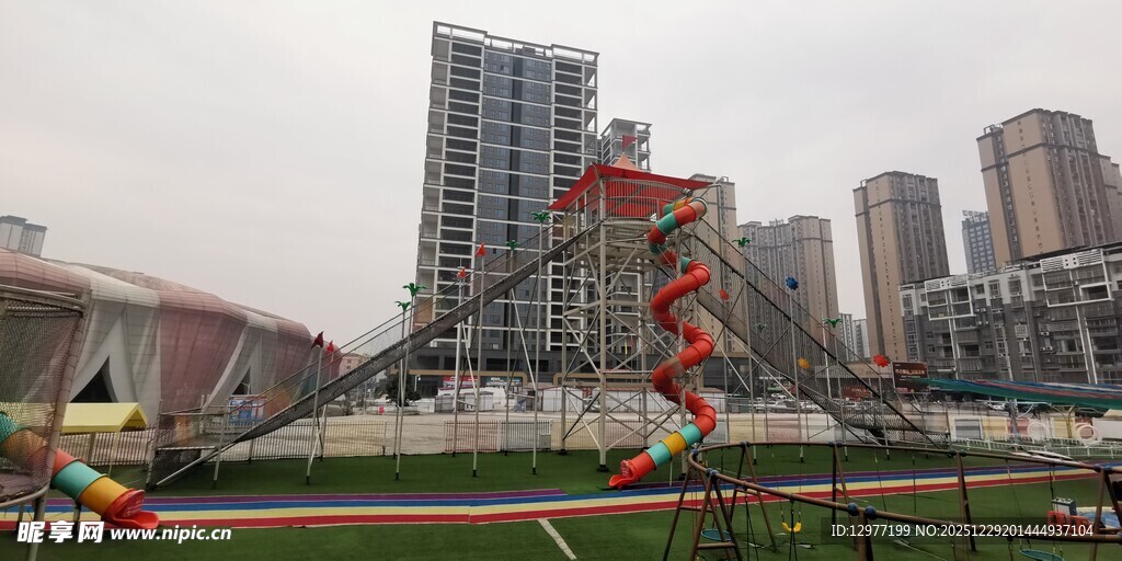 城市中的户外游乐设施
