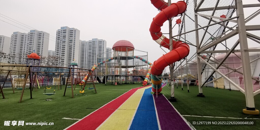 多彩户外儿童游乐设施