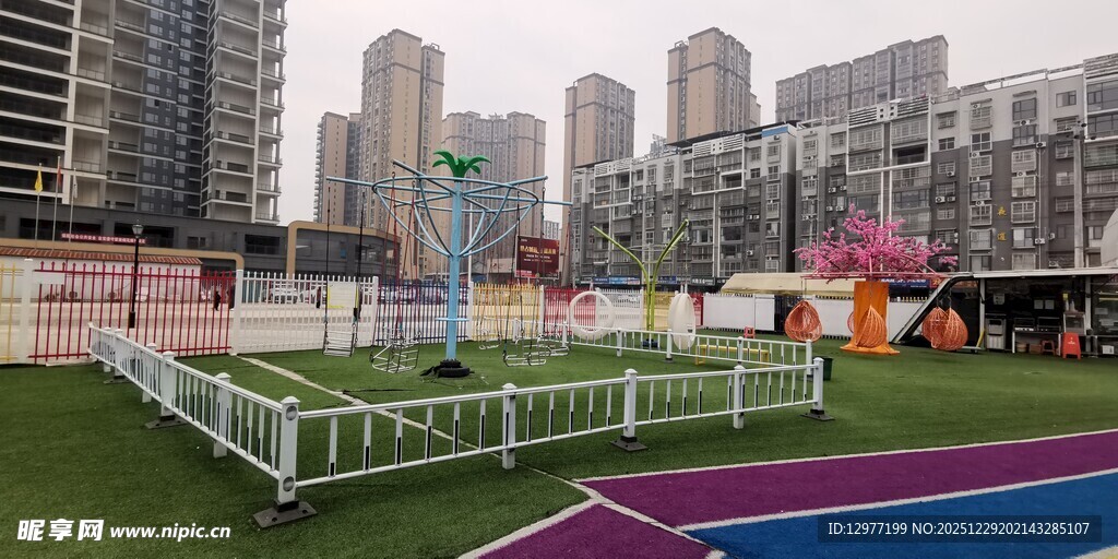 城市中的户外儿童游乐场地