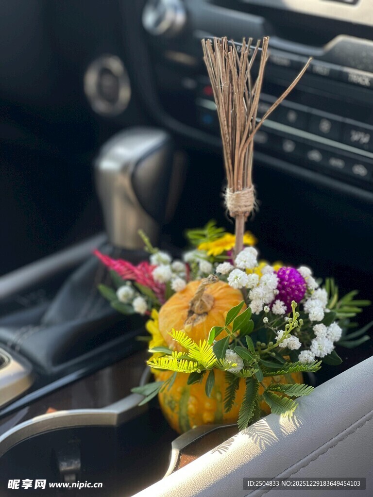 车内多彩鲜花装饰摆件