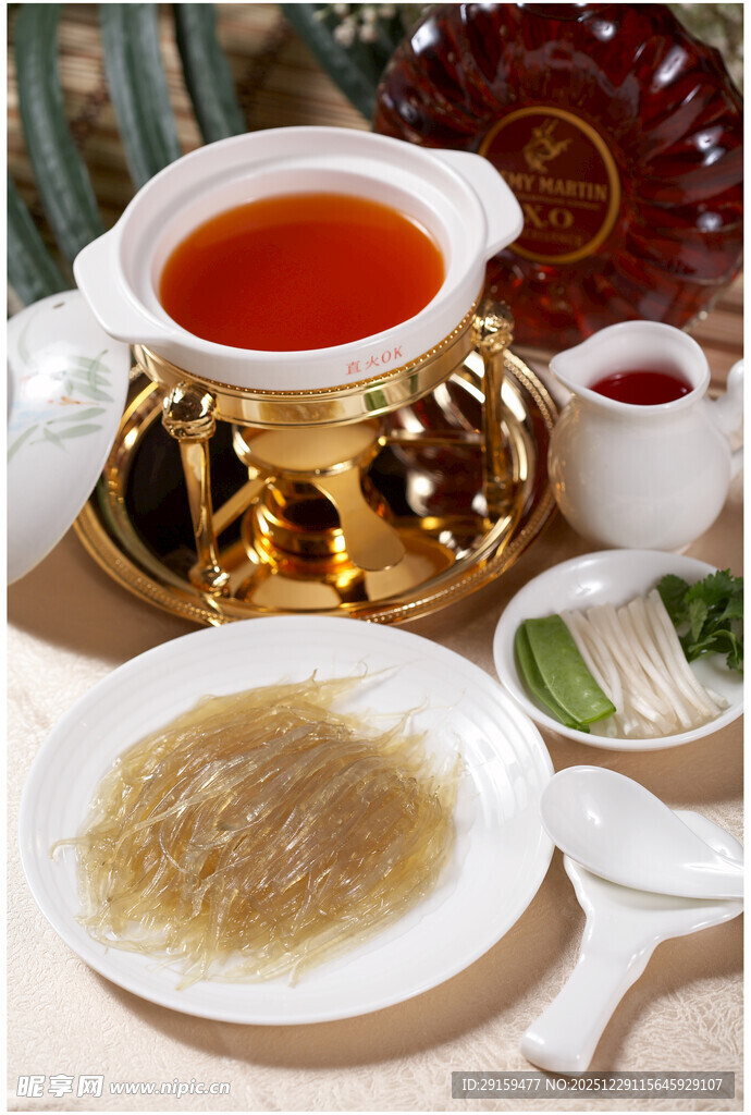 豪华鱼翅宴摆台