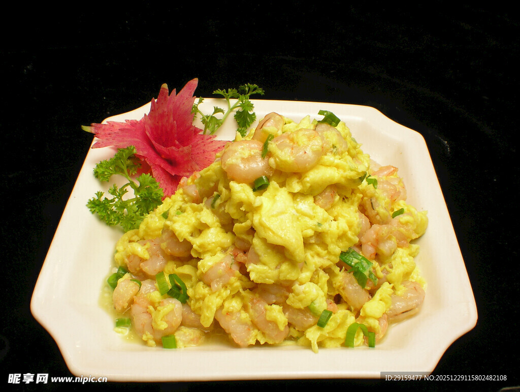 虾仁炒蛋摆盘精致