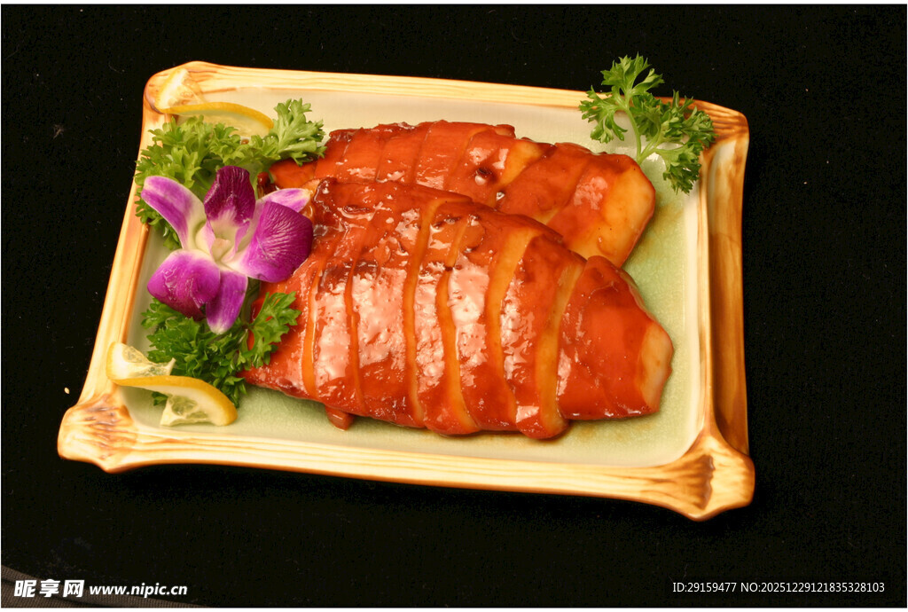 美味烤排骨摆盘精致