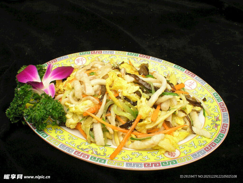 美味海鲜蔬菜炒面