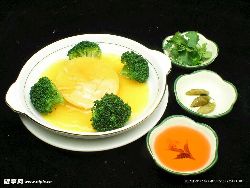 金汤西兰花配多样小菜