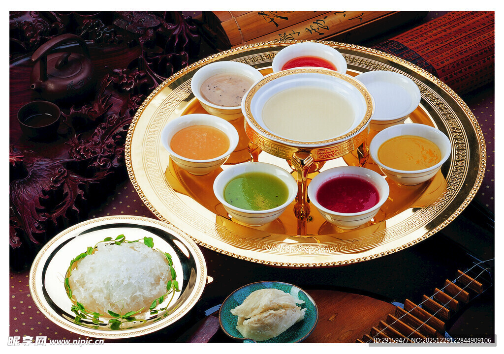 多样茶饮与点心组合