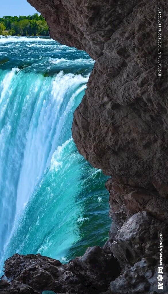 壮观的蓝色瀑布景观