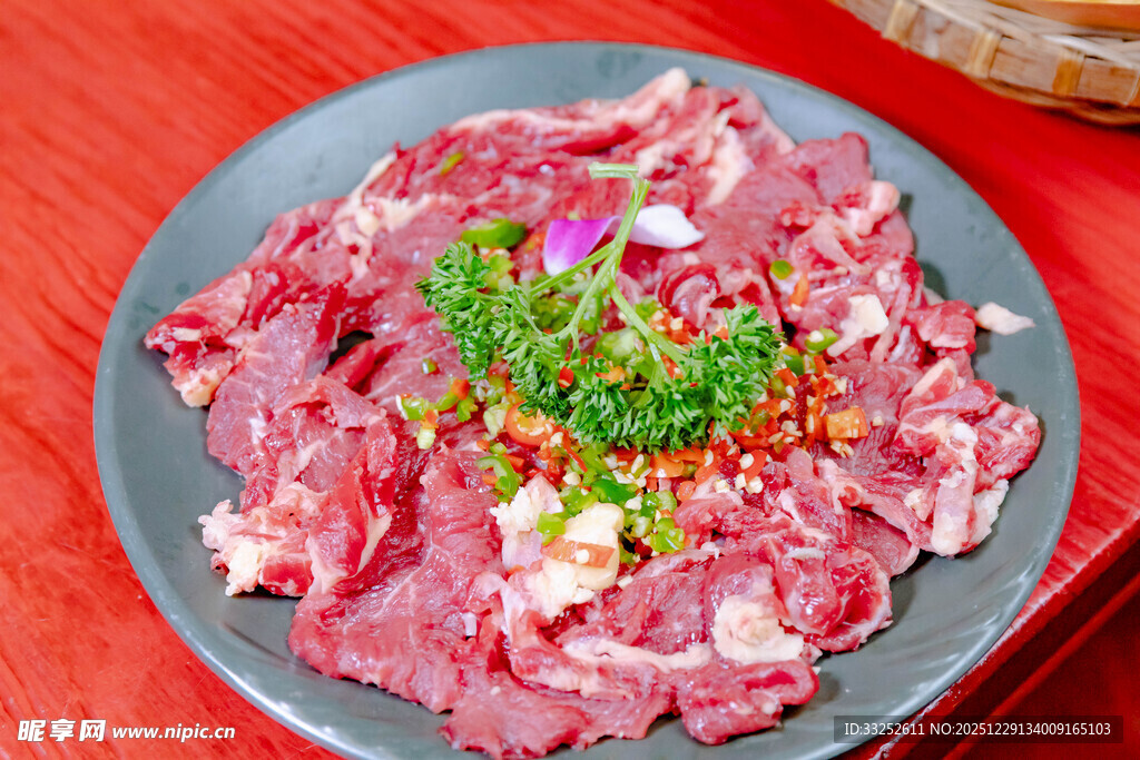 鲜切牛肉 撒料增色诱人