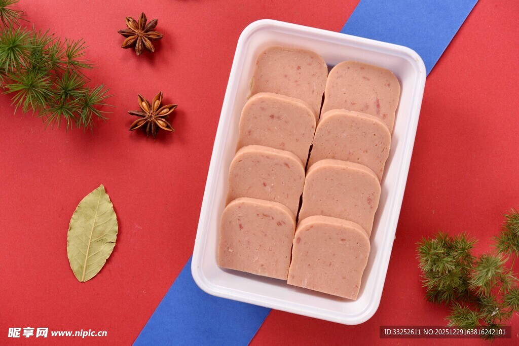 方形盘中午餐肉