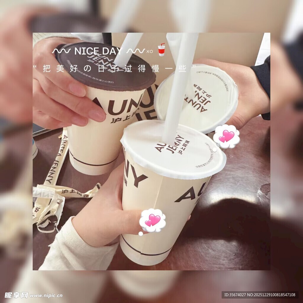 手捧香浓咖啡的惬意时刻