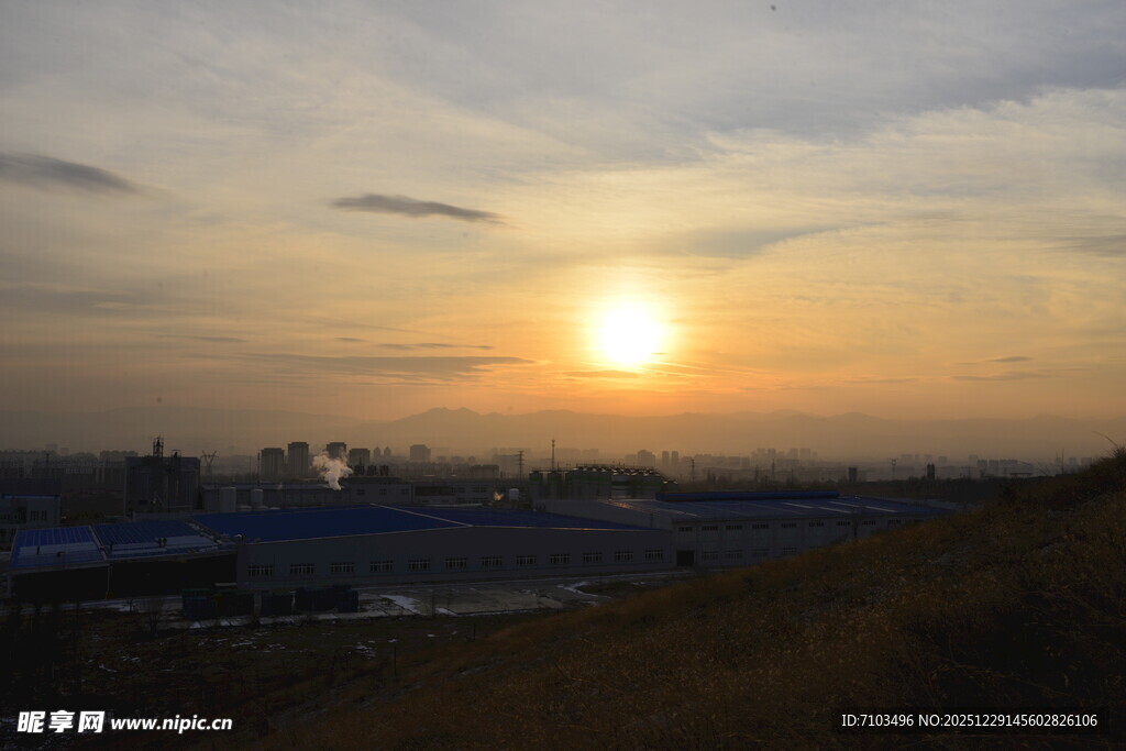 日落时分的开阔风景 宣化北山