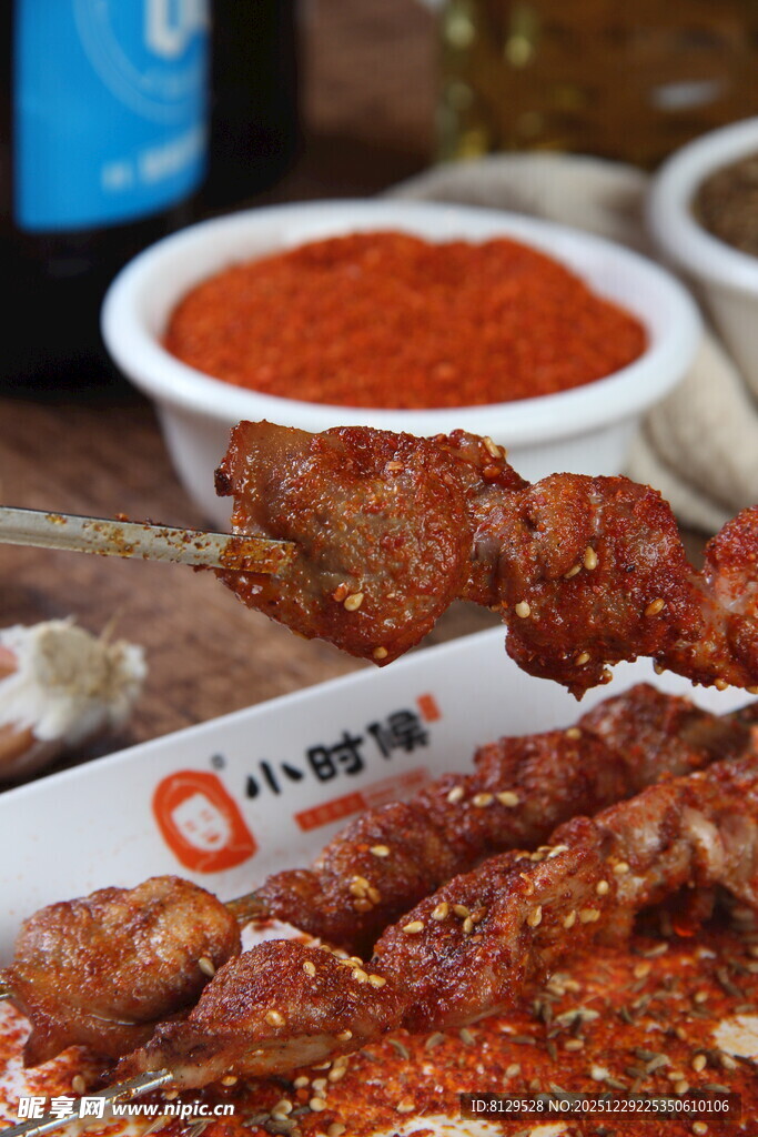 美味烤串搭配特色调料