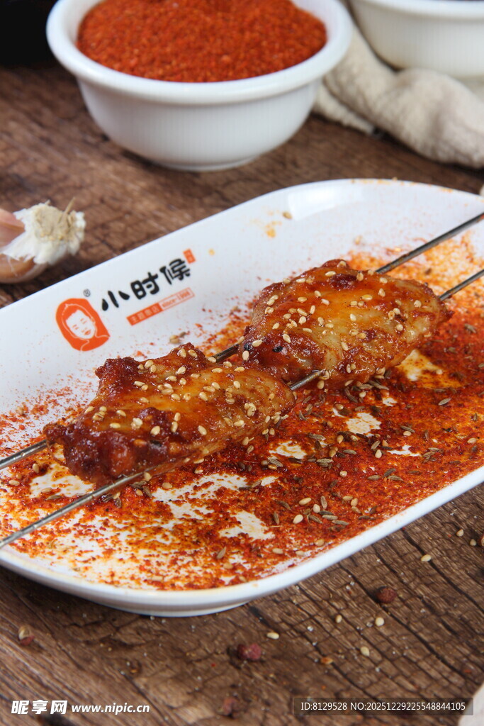 美味烤串搭配特色蘸料