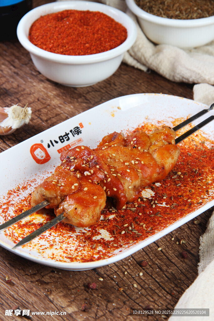 香辣炸串配蘸酱诱人美味