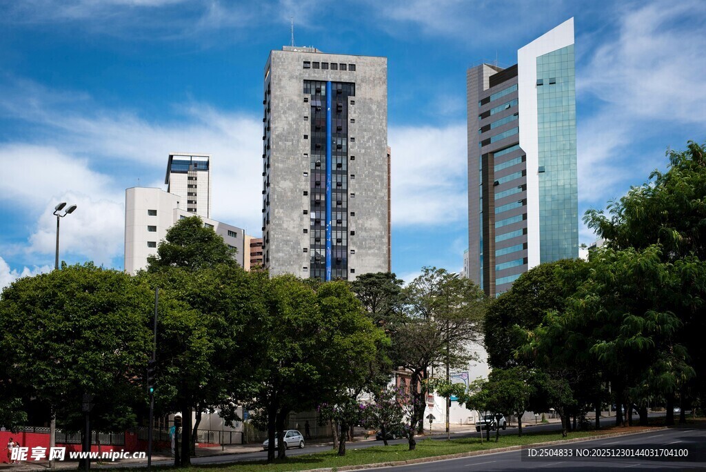 城市中林立的现代化高楼