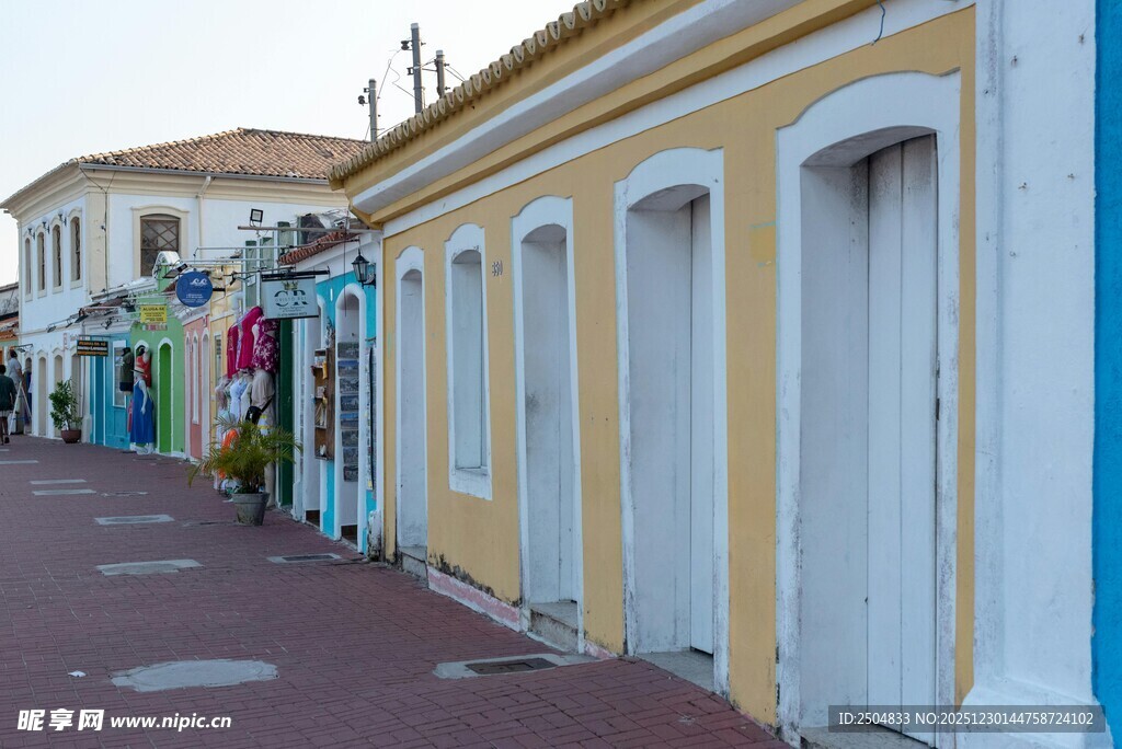 彩色街道的异域风情