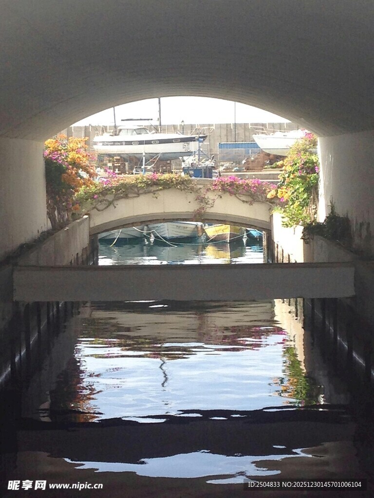 地下停车场积水场景