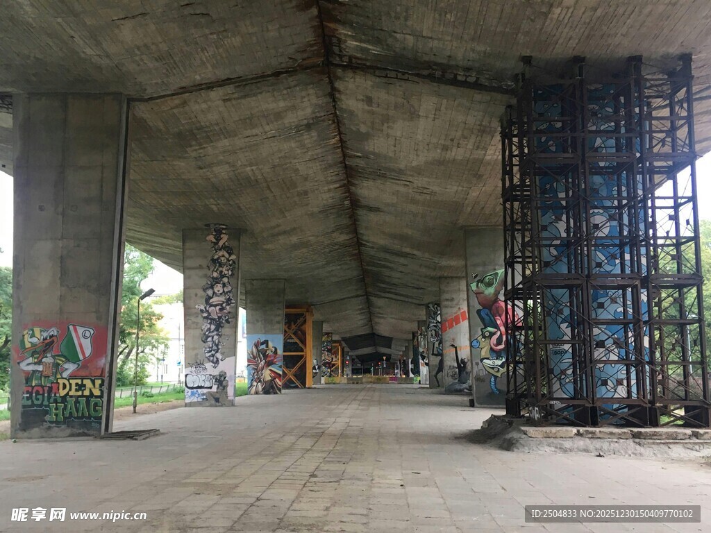 桥下空间施工现场