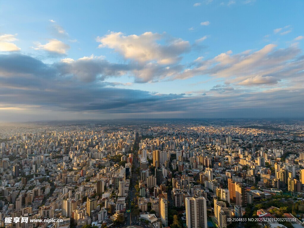 俯瞰繁华都市天际线