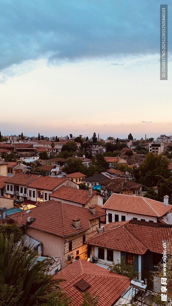 小镇红瓦房屋风景