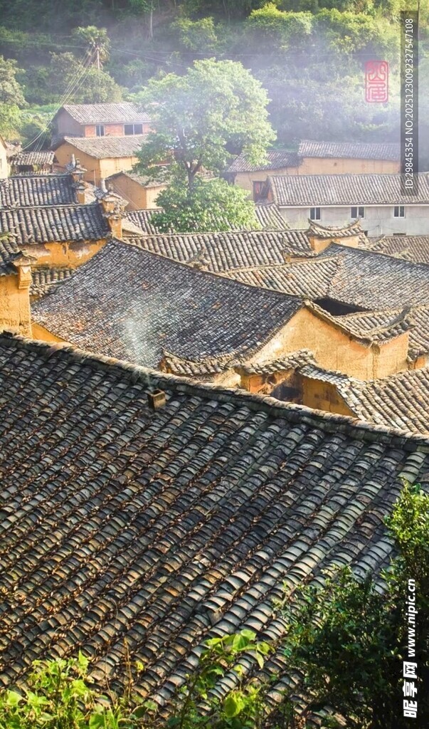 古村落屋顶晨景