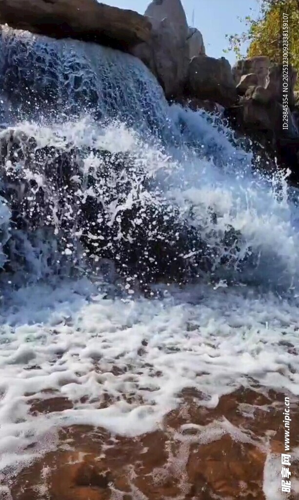 山间小瀑布流水景观