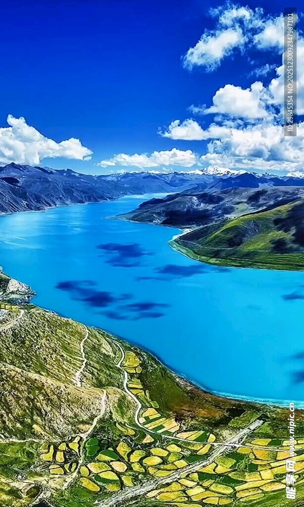 绝美蓝湖风光俯瞰图