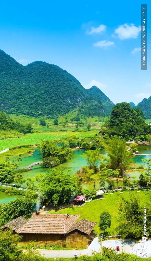 田园山水间的静谧村落