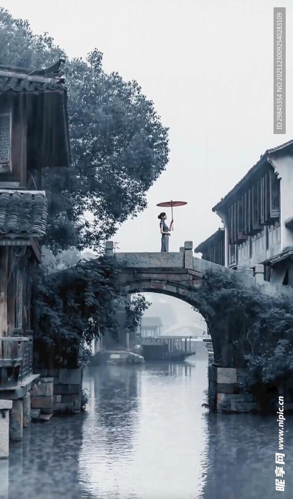 江南水乡古桥风景图