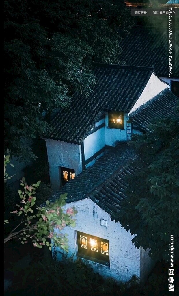 山间小屋夜景